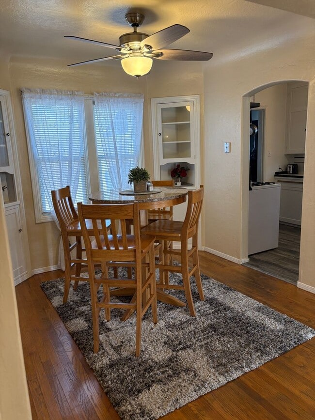 Building Photo - Charming 2 bedroom near downtown Modesto- Furnished option available