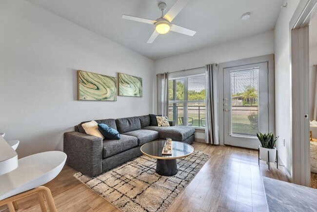 Building Photo - 1801 Warner Ranch Dr