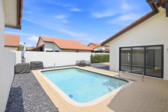 Building Photo - 21583 Villa Nova Dr