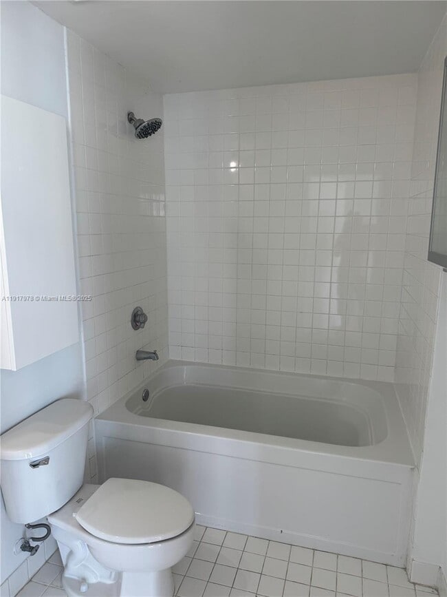 Building Photo - 10 SW South River Dr