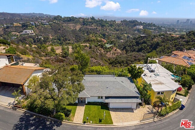 Building Photo - 1256 Stradella Rd