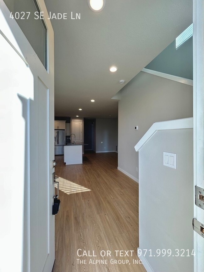 Building Photo - 4027 SE Jade Ln