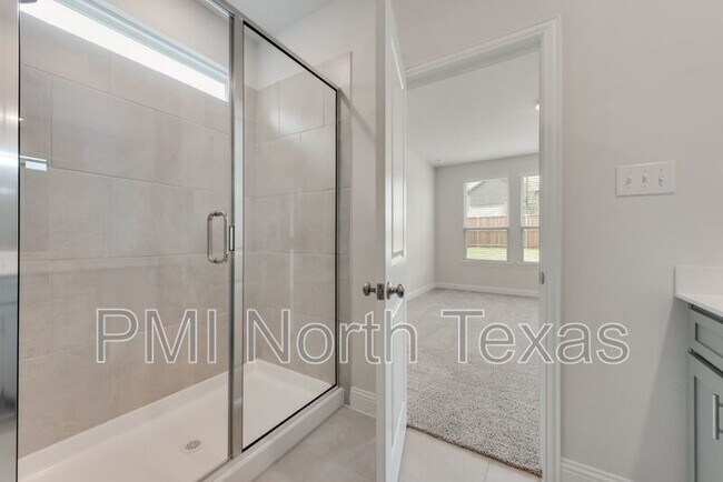 Building Photo - 3014 Isla Ter