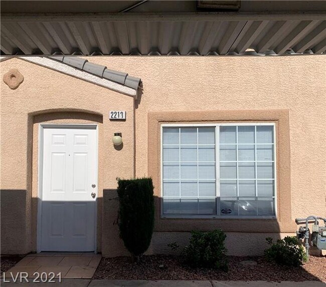 ** COMING SOON ** COZY 3 BEDROOM TOWNHOME 2213 Sleepy Ct Las