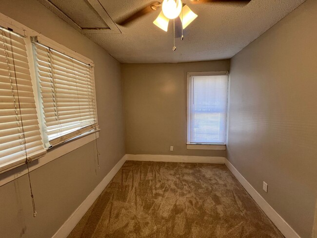 Building Photo - 2 bed 1 bath in Huntsville AL