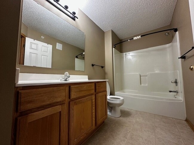 Building Photo - Light-Bright Corner Unit Townhome with Private Courtyard Available 7/1/26!