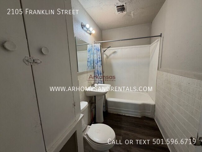 Building Photo - 2105 Franklin St