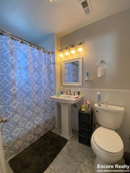 Building Photo - 15 Litchfield St