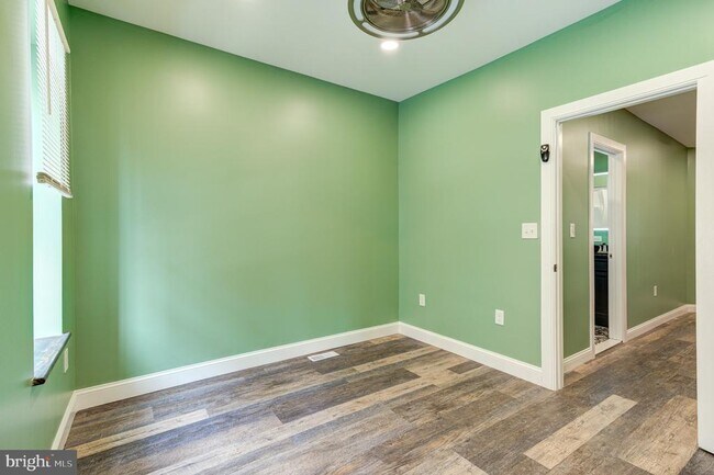 Building Photo - 2643 N Mascher St