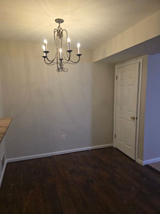 Building Photo - Twin Home in Saddlebrook