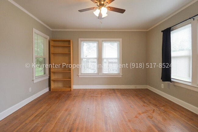 Building Photo - Beautifully Redone 1 Bedroom Duplex! Available for Immediate Move in!