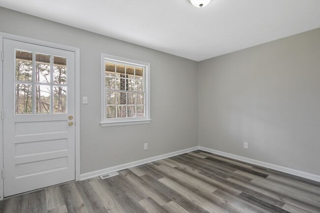 Building Photo - 4202 S Dowfield Dr