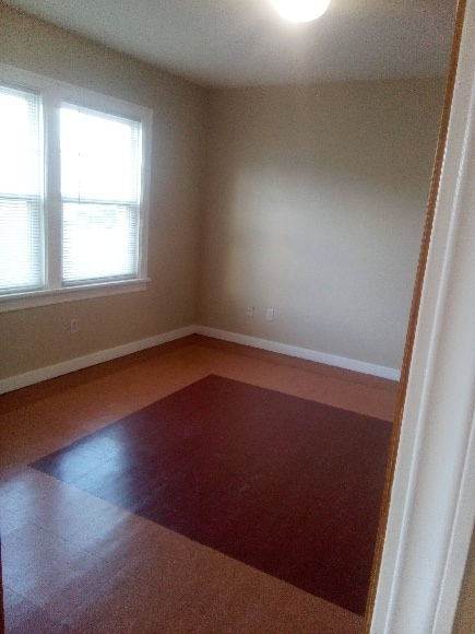 Building Photo - 316 W 1st St