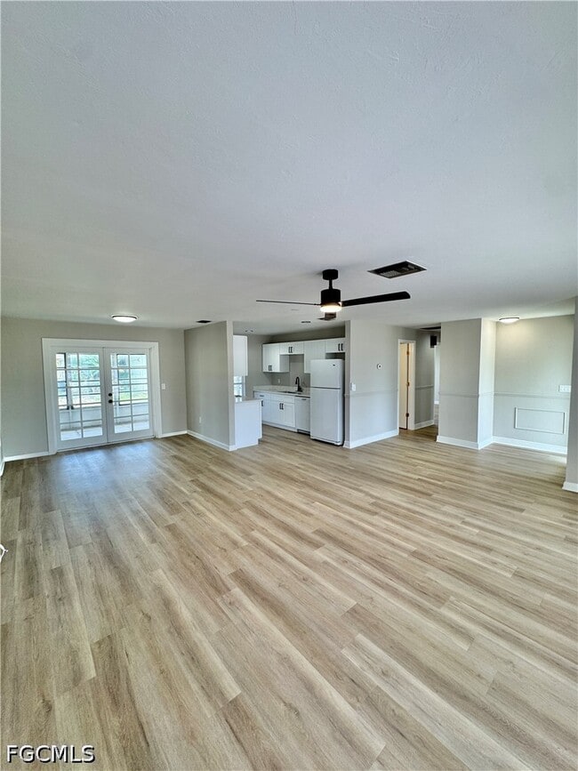 Building Photo - 7346 Captiva Blvd