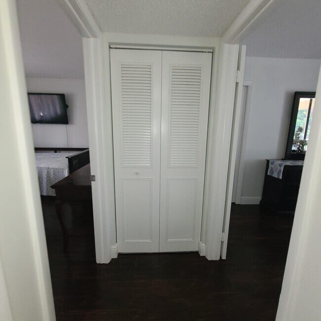 Building Photo - 5220 Las Verdes Cir