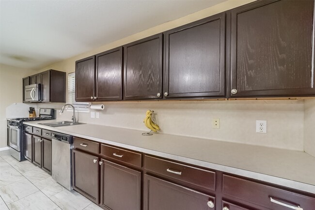 Building Photo - 3818 Brook Garden Ln