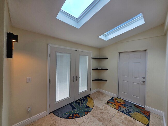 Building Photo - 208 Pine Cone Trail