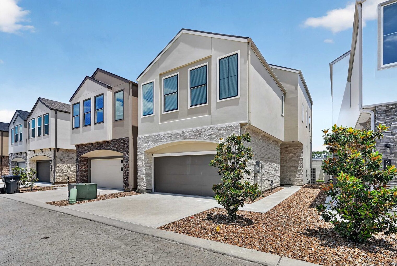 Building Photo - 2926 El Fenice Ln
