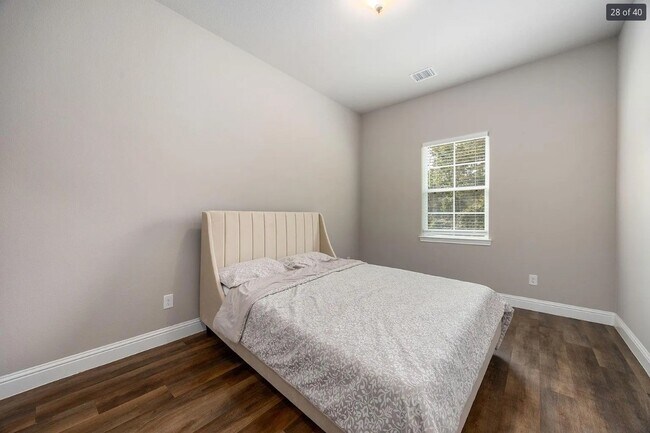 Building Photo - 26579 Pin Oak Dr