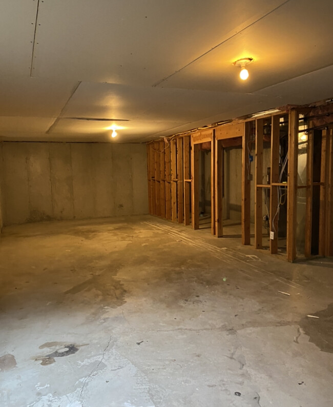 Building Photo - 868 N 1400 E