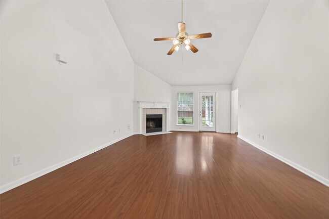 Building Photo - 2015 Waverly Glend Dr