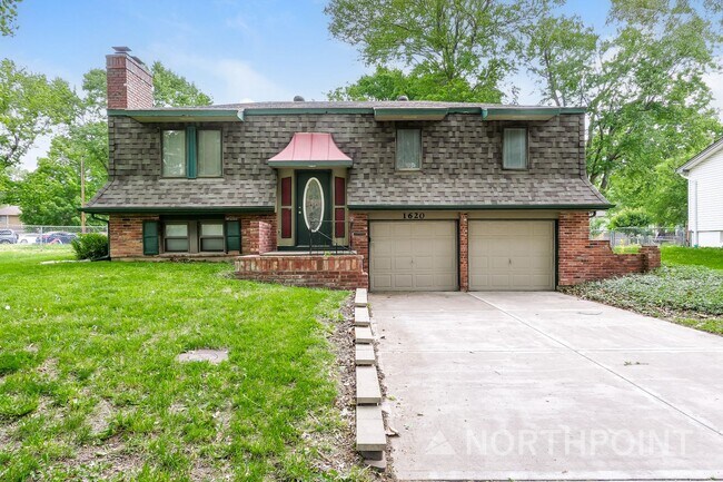 Building Photo - 3 BR/2BA | Newly Renovated Single Family Home | 2-Car Covered Parking | Front yard