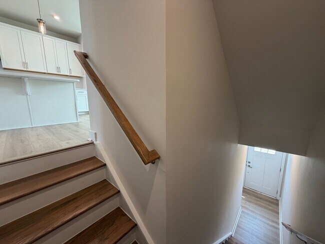 Building Photo - 921 Portrush Ln