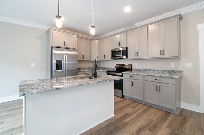 Building Photo - 166 Sango Dr
