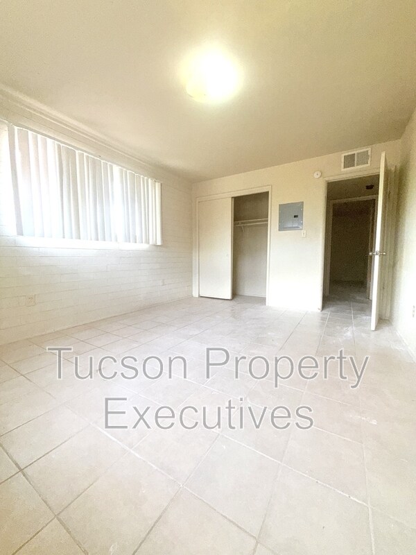 Building Photo - 8922 S Nogales Hwy