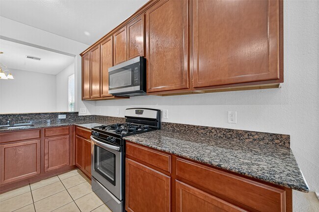 Building Photo - 1403 S Maple Dr