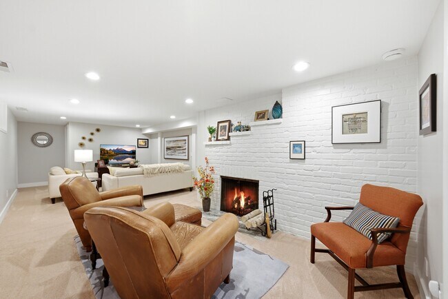 Building Photo - 2721 Wilshire Dr S