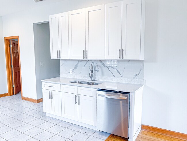 Building Photo - 1144 W 17th St