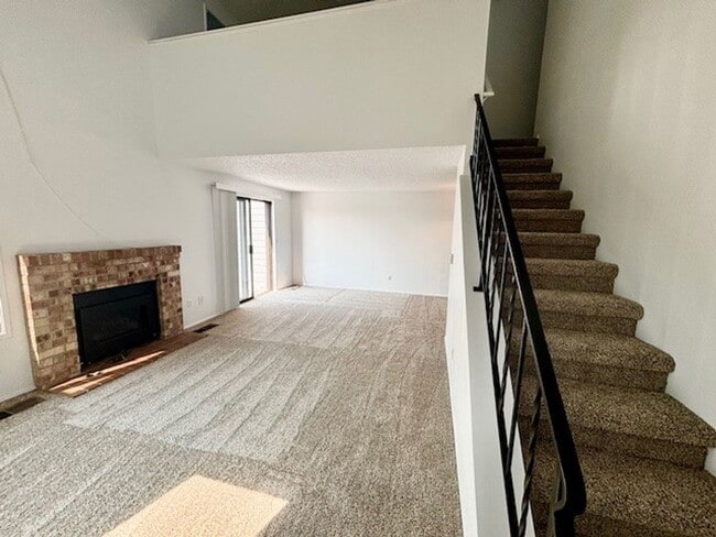 Building Photo - DES MOINES CONDO WITH PEEK-A-BOO SOUND VIEWS & PRIVATE GARAGE!