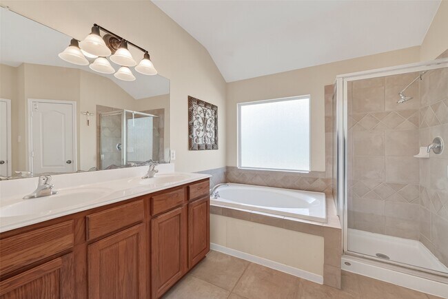 Building Photo - 3815 Pine Forest Green Blvd