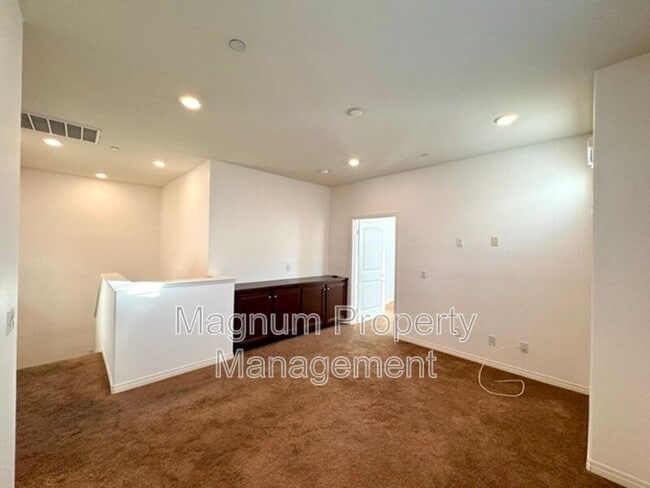 Building Photo - 40372 Calle Real