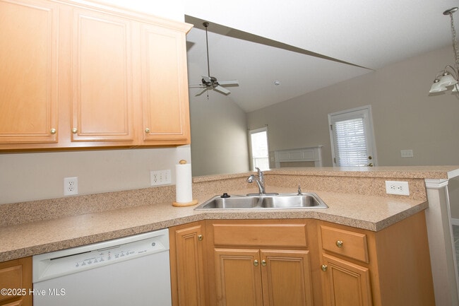 Building Photo - 102 Newington Way