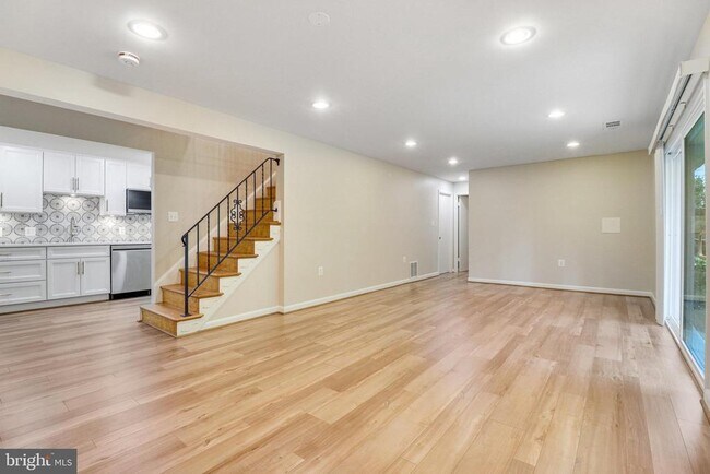 Building Photo - 5019 Fleming Dr