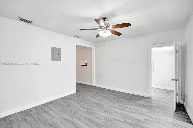 Building Photo - 119 SW 22nd Ave