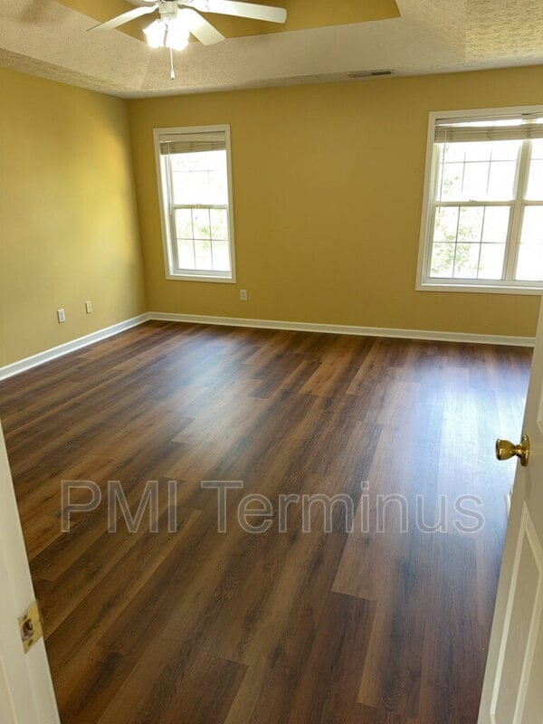 Building Photo - 6122 Farmwood Way SE