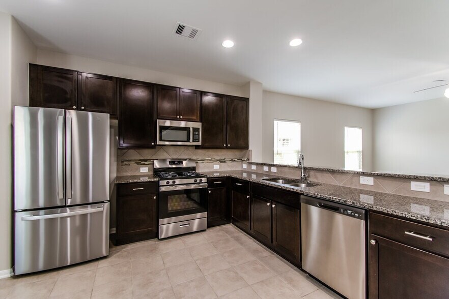 Building Photo - 323 Ginseng Ln
