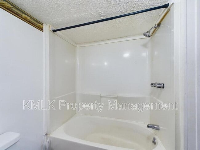 Building Photo - 1128 Cordova Ave