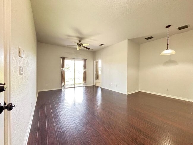 Building Photo - 3080 Grandiflora Dr
