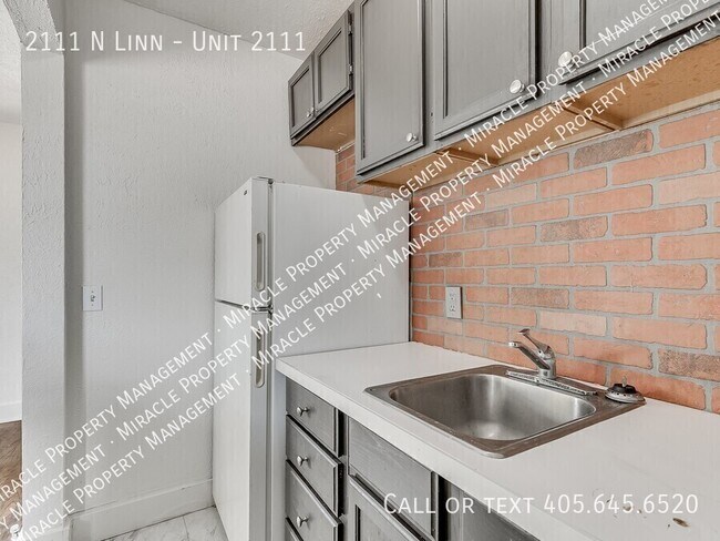 Building Photo - 2111 N Linn-Unit 2111