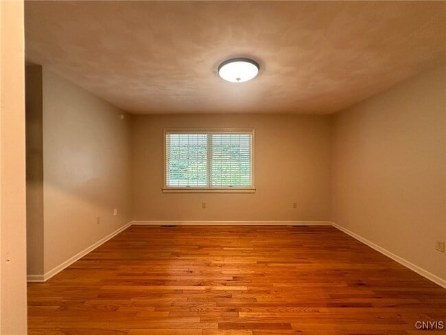 Building Photo - 97 1/2 Sanger Avenue Unit