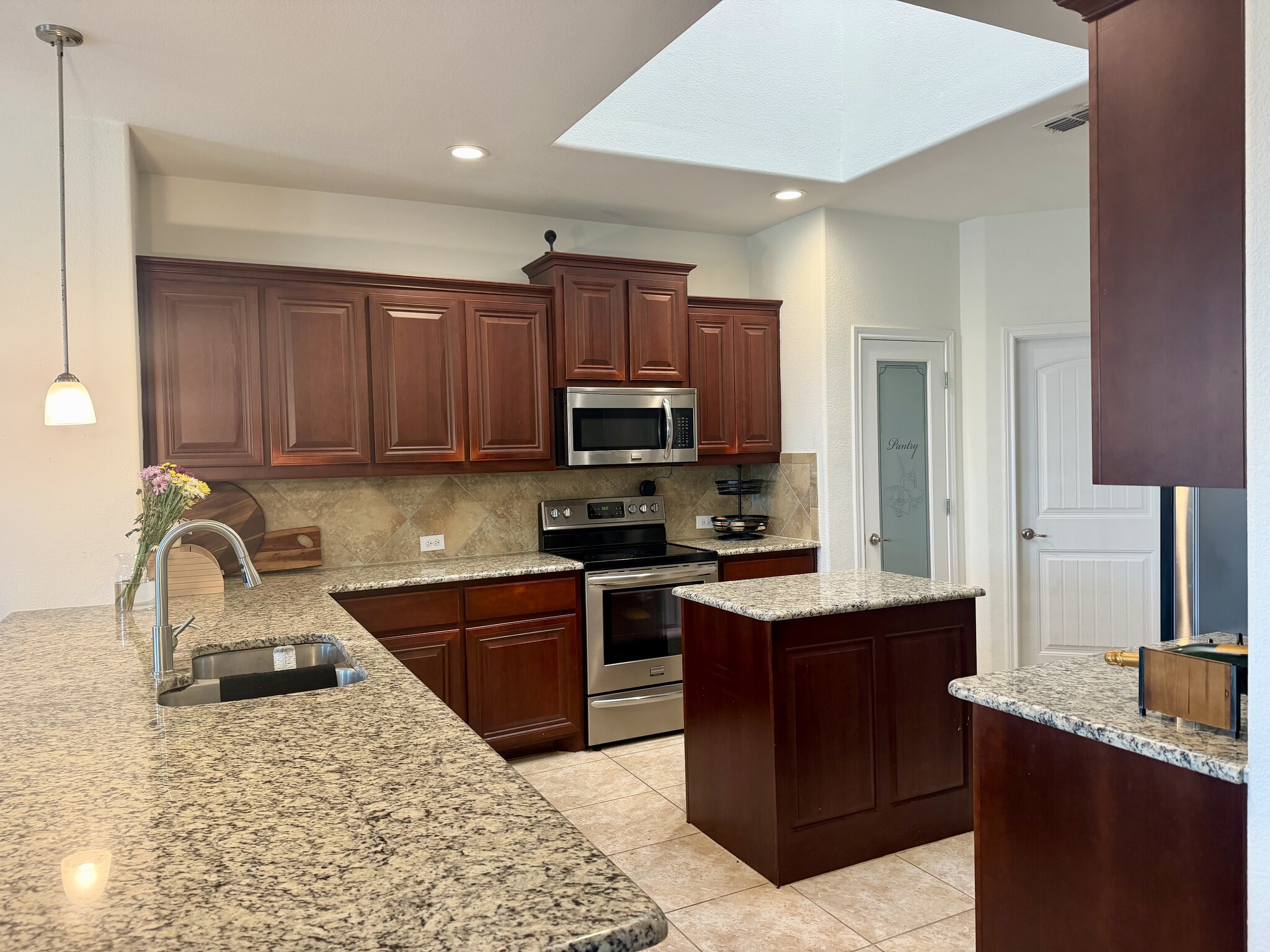 Building Photo - 724 Gold Hill Trl