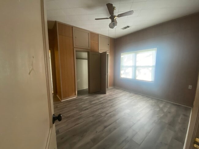 Bedroom 3 with large closet and overhead storage - 5195 Seale Rd
