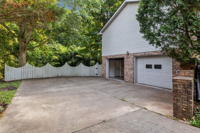 Building Photo - 336 Andrew Dr