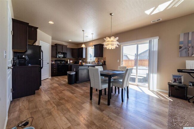 Building Photo - Great Kennewick Location
