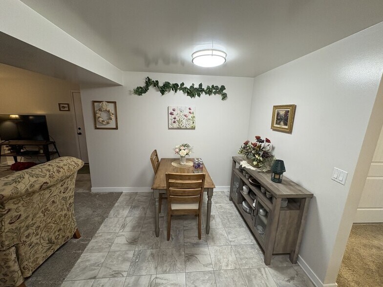 Building Photo - 1302 S 200 W
