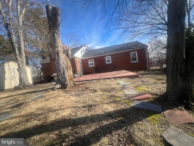 Building Photo - 2509 Lewis Ave